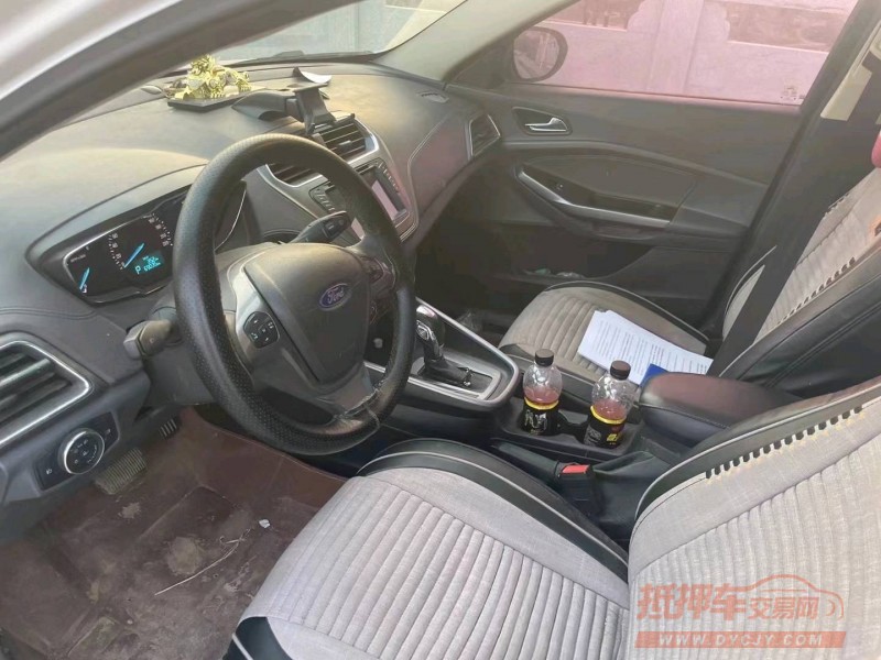 青岛16年福特福睿斯5