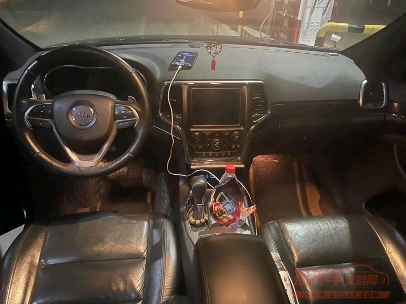 重庆19年Jeep大切诺基4