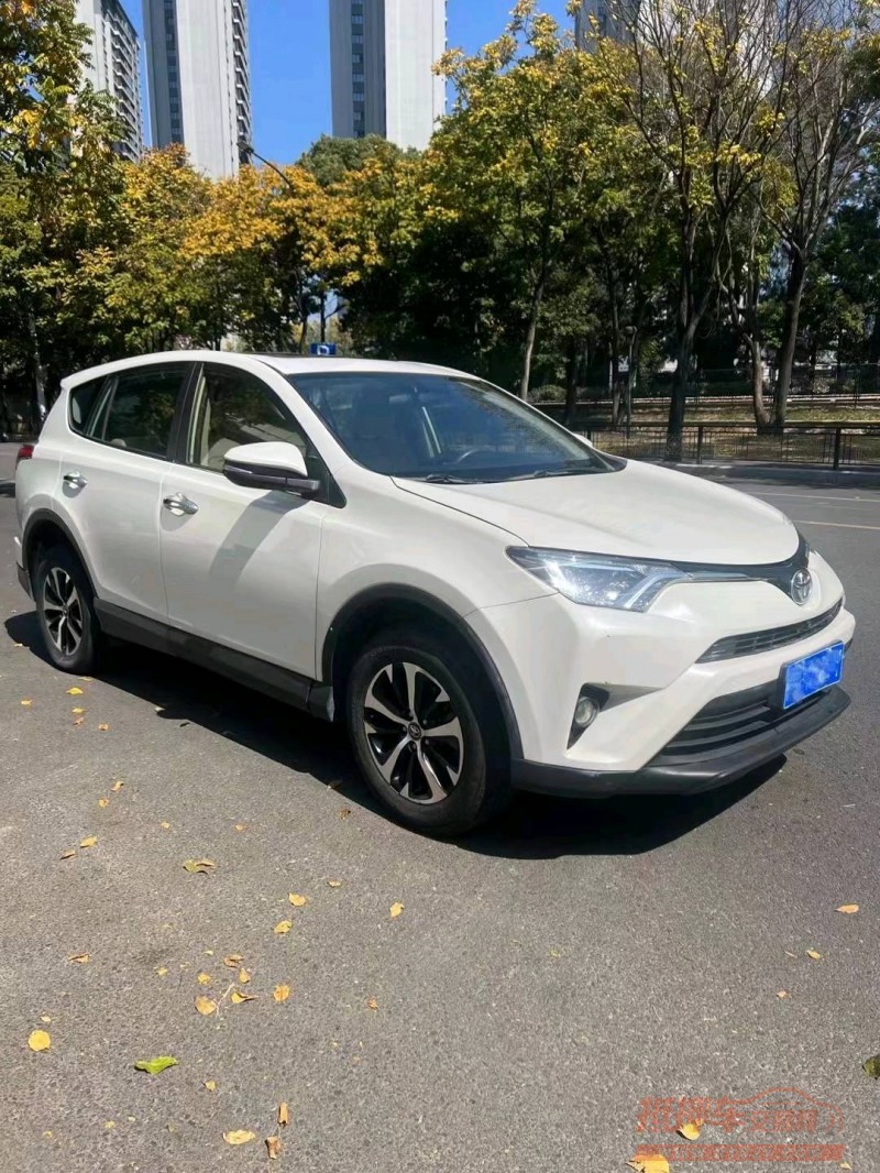 泉州17年豐田RAV47