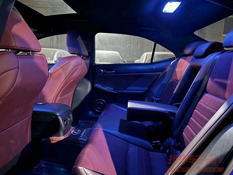 济宁19年雷克萨斯IS4