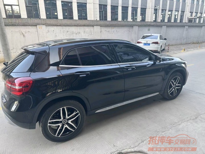 石家庄17年奔驰GLA3