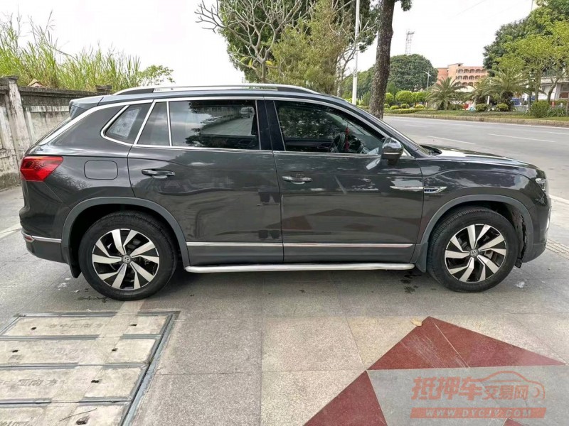 东莞20年大众探岳8