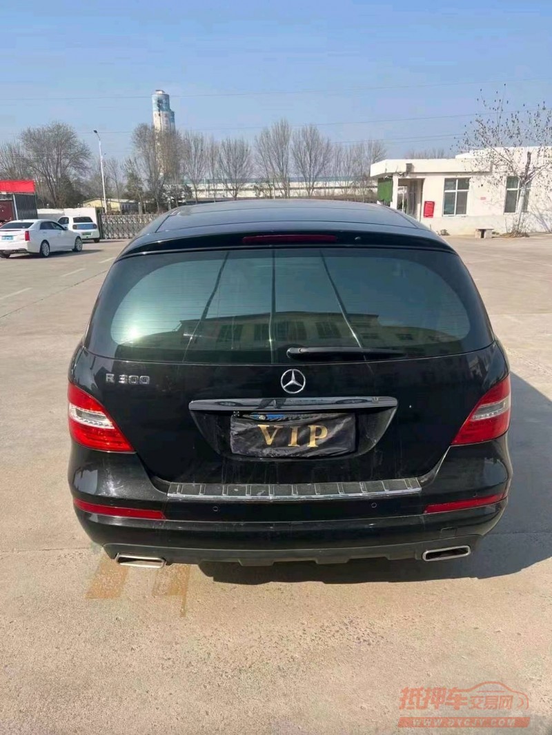 济宁13年奔驰R9