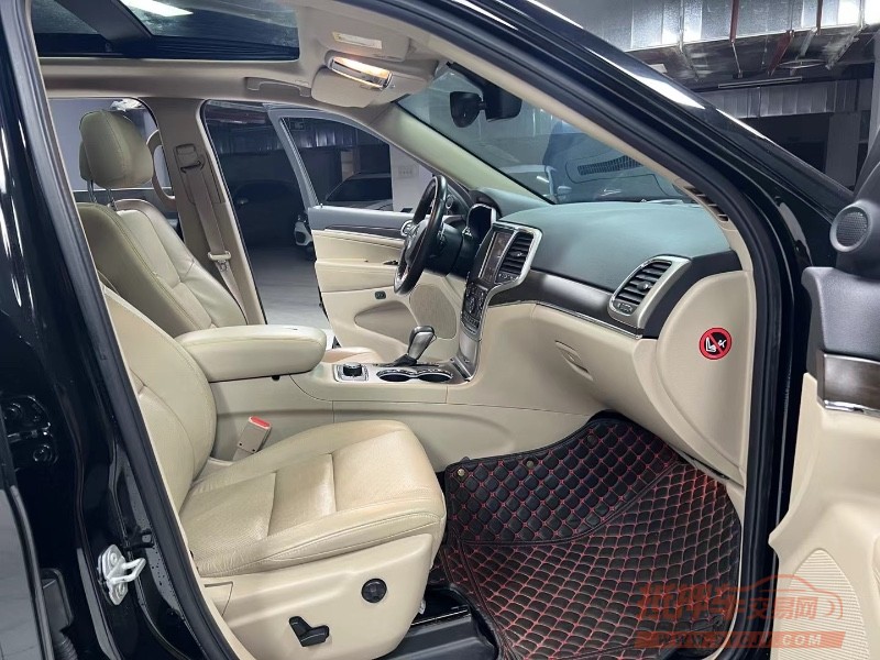 成都19年Jeep大切诺基2