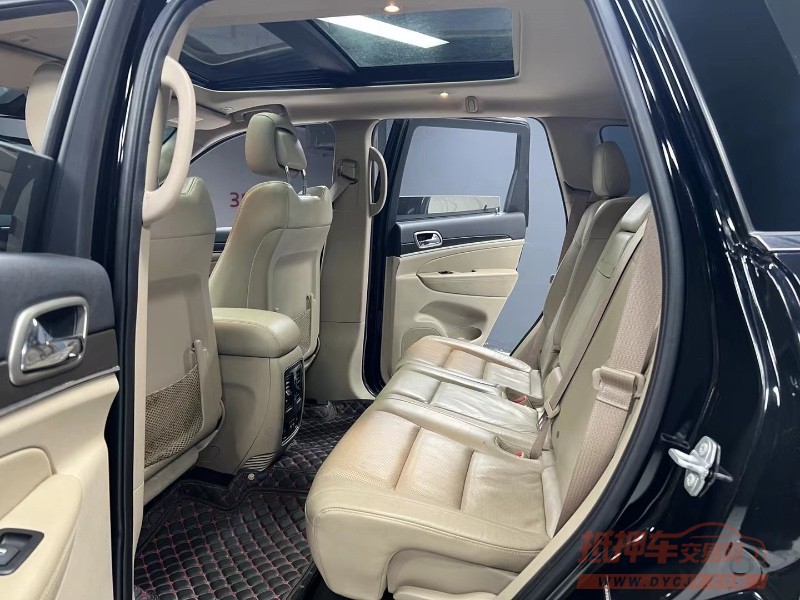 成都19年Jeep大切诺基8