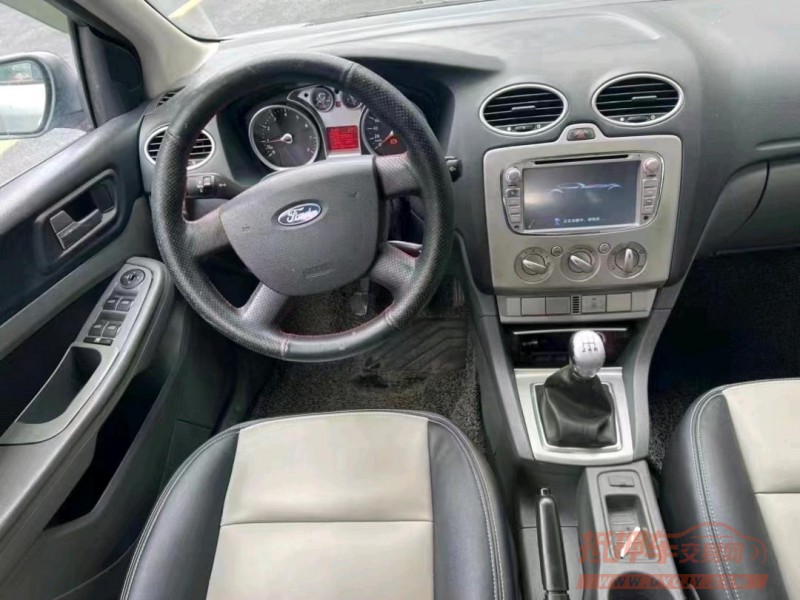 中山11年福特福克斯8