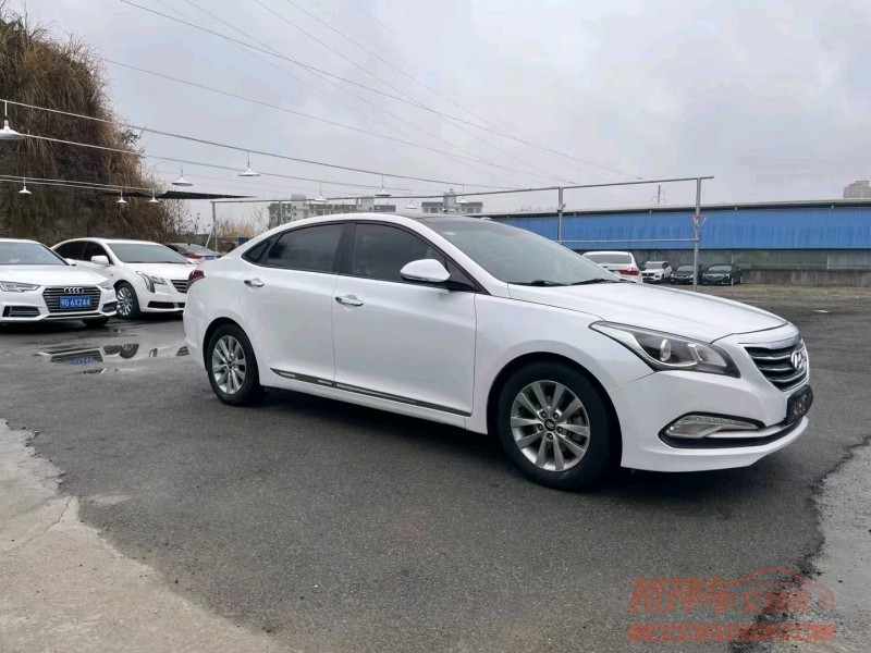 宜昌14年现代名图8