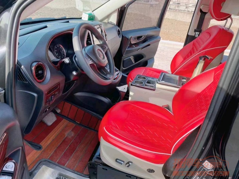 东营17年奔驰威霆5