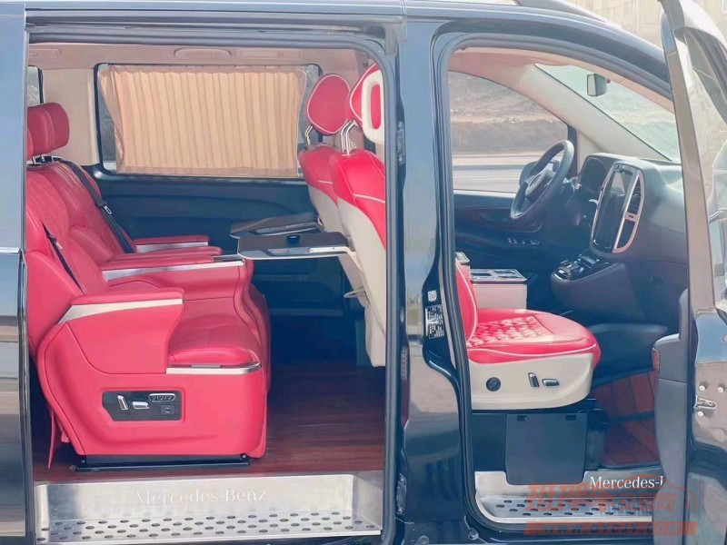 东营17年奔驰威霆8