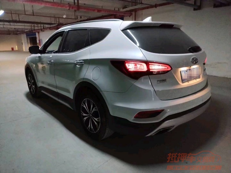 成都18年现代全新胜达8