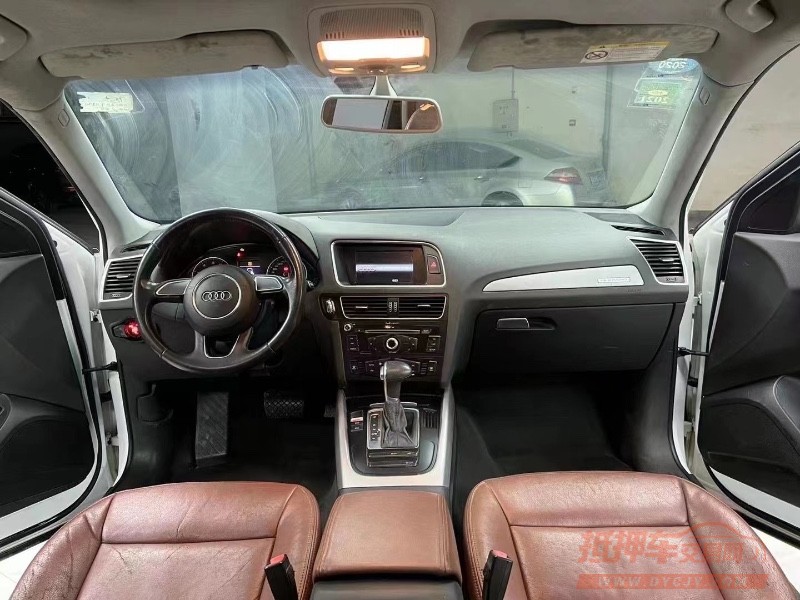 成都15年奥迪Q58