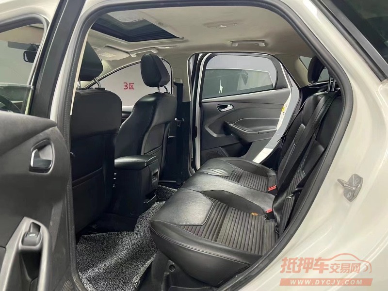 成都18年福特福克斯8