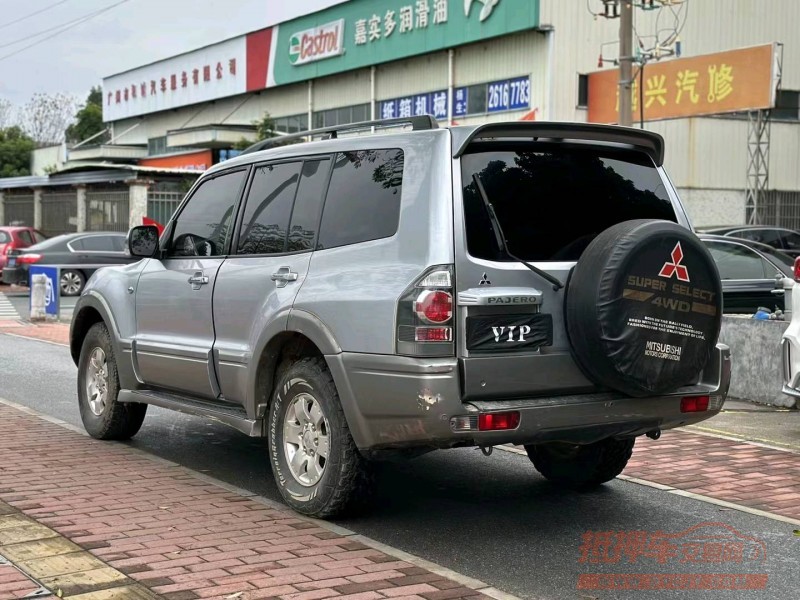 广州10年三菱帕杰罗7