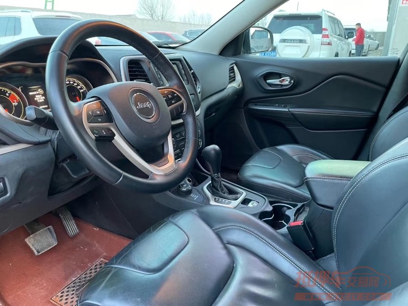 潍坊17年Jeep自由光3