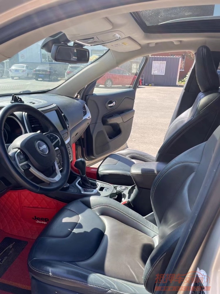 沈阳17年Jeep自由光8