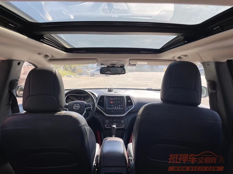 沈阳17年Jeep自由光9