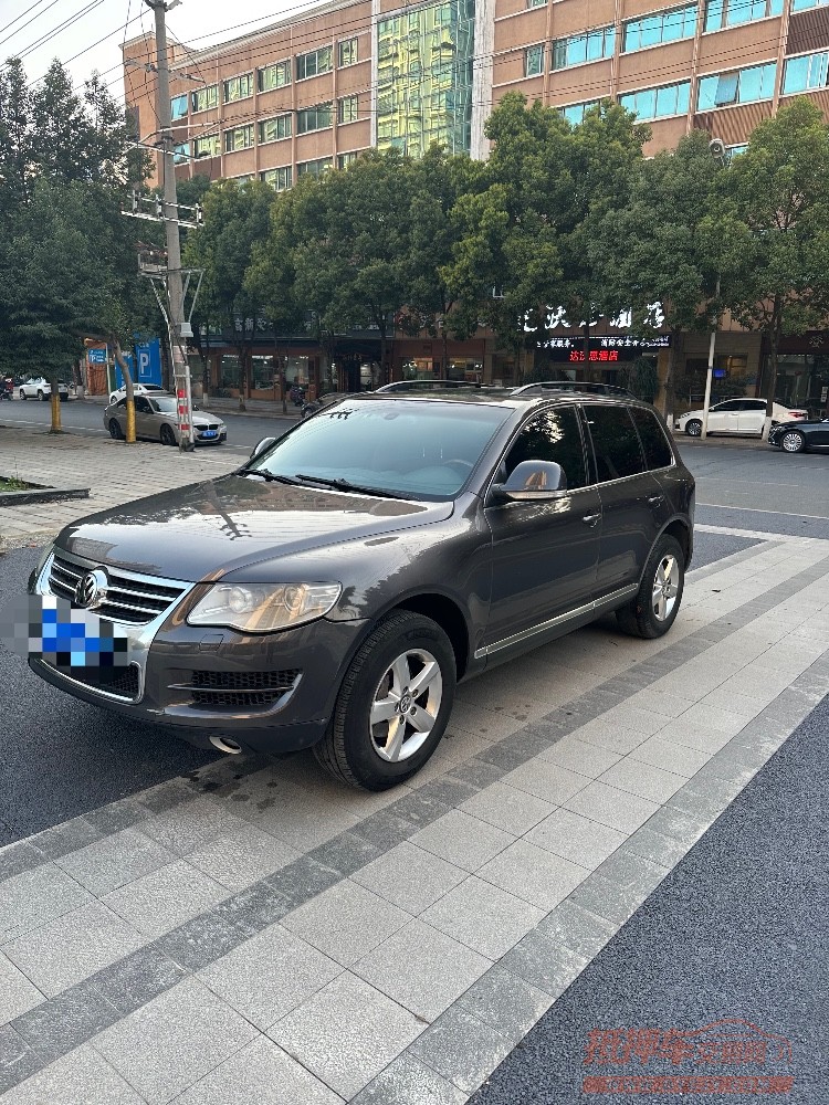 成都09年大众途锐2