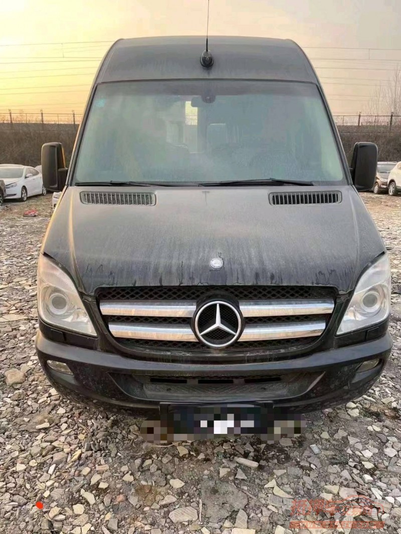 临沂12年奔驰斯宾特1