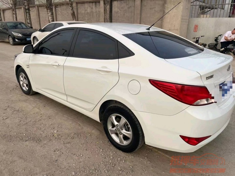 保定16年现代瑞纳4