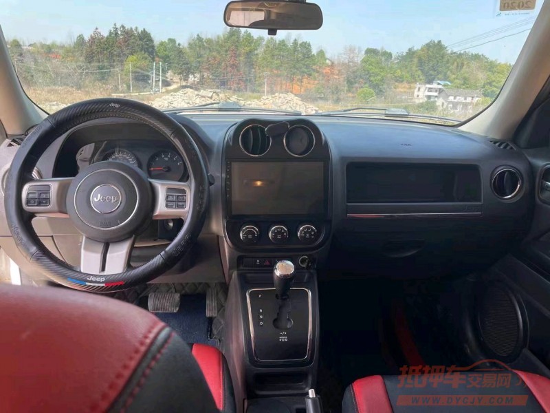 衡阳13年Jeep自由客3