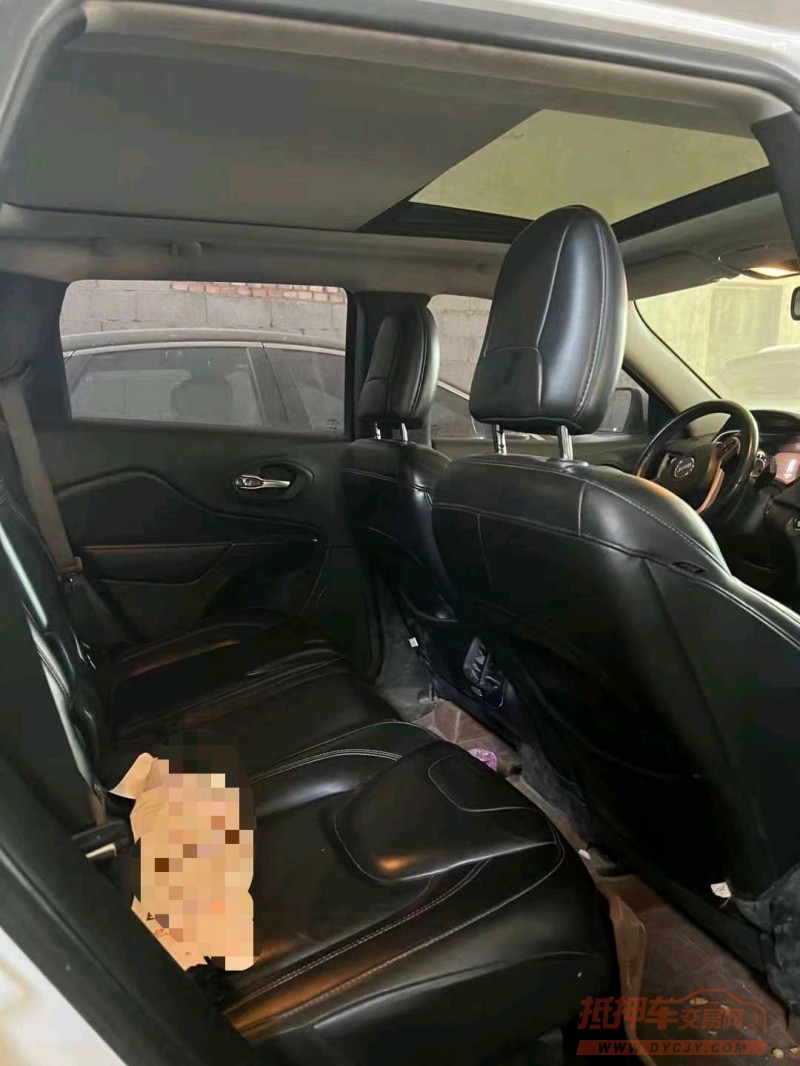 枣庄16年Jeep自由光3