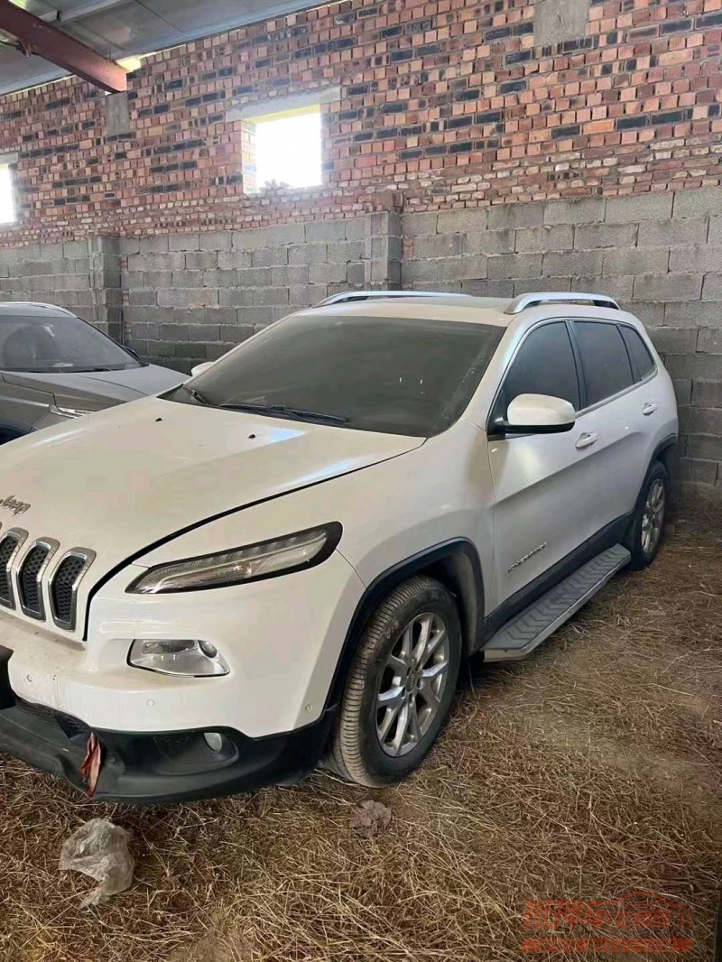 枣庄16年Jeep自由光2