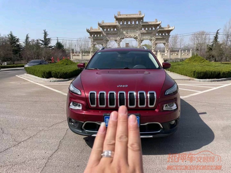枣庄18年Jeep自由光1