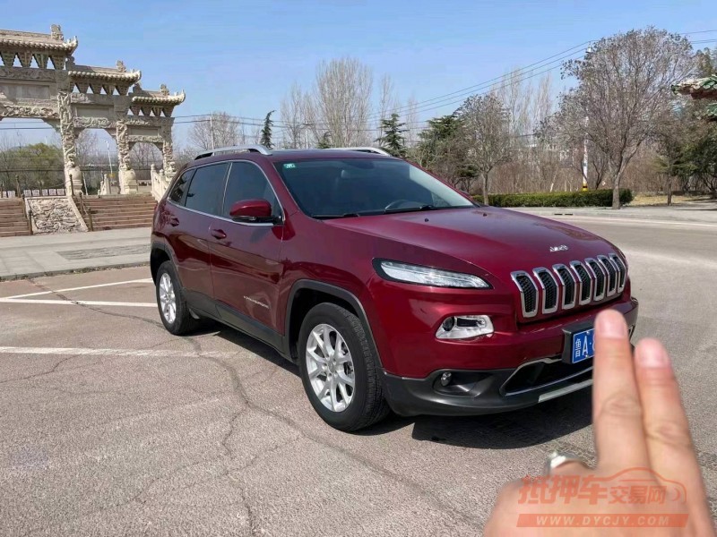 枣庄18年Jeep自由光3