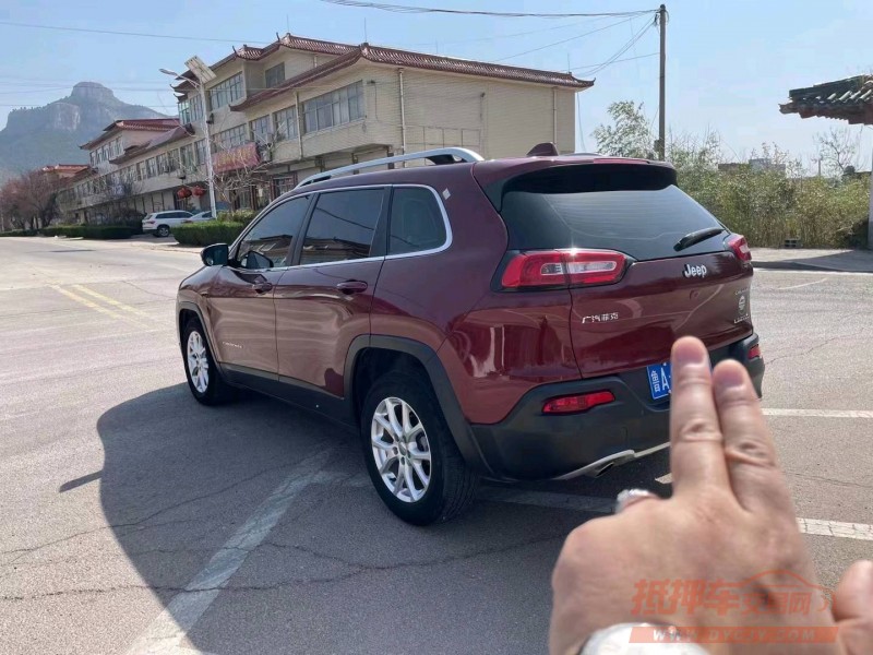 枣庄18年Jeep自由光4