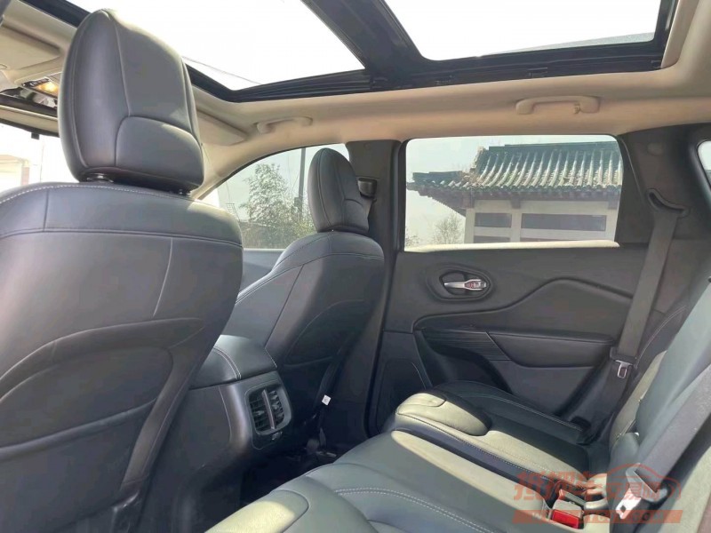 枣庄18年Jeep自由光6