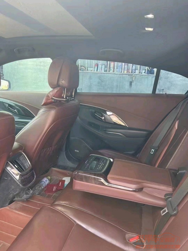 济南15年别克君越8