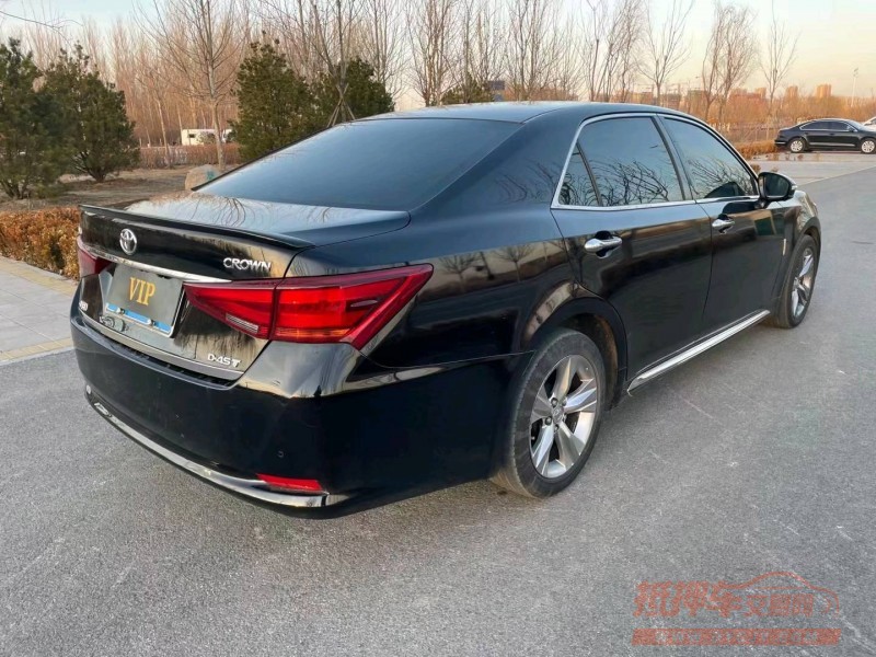 廊坊17年丰田皇冠3