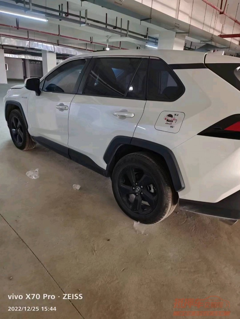 珠海21年丰田RAV4荣放4