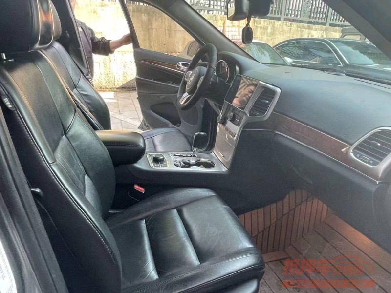 嘉兴13年Jeep大切诺基8