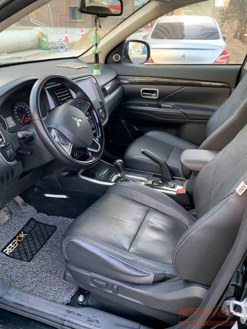 保定18年三菱欧蓝德6