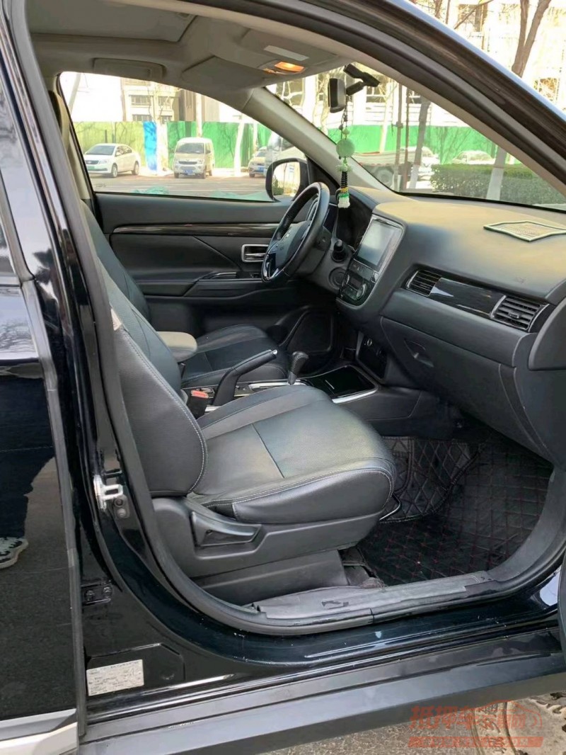 保定18年三菱欧蓝德4