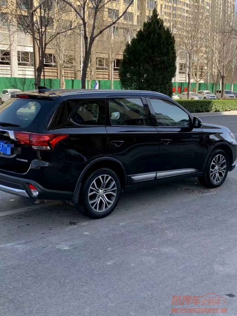 保定18年三菱欧蓝德3