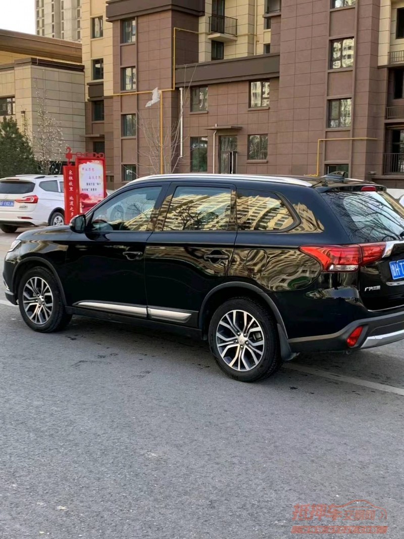 保定18年三菱欧蓝德2