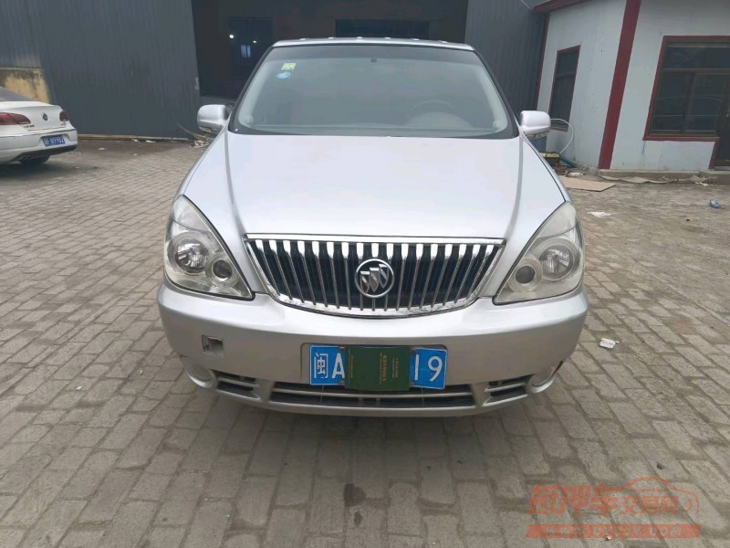 保定13年别克GL81