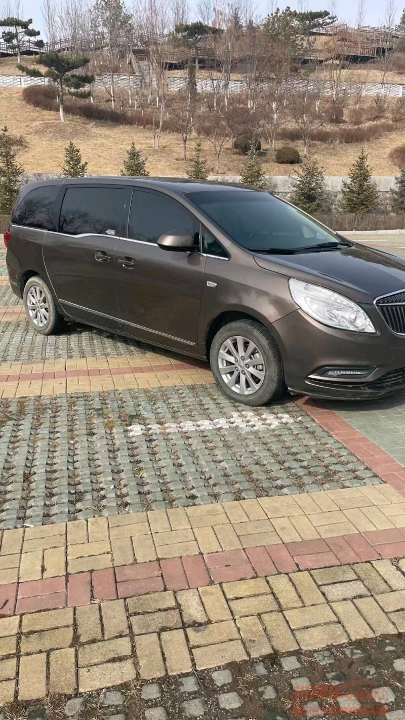 保定17年别克GL82