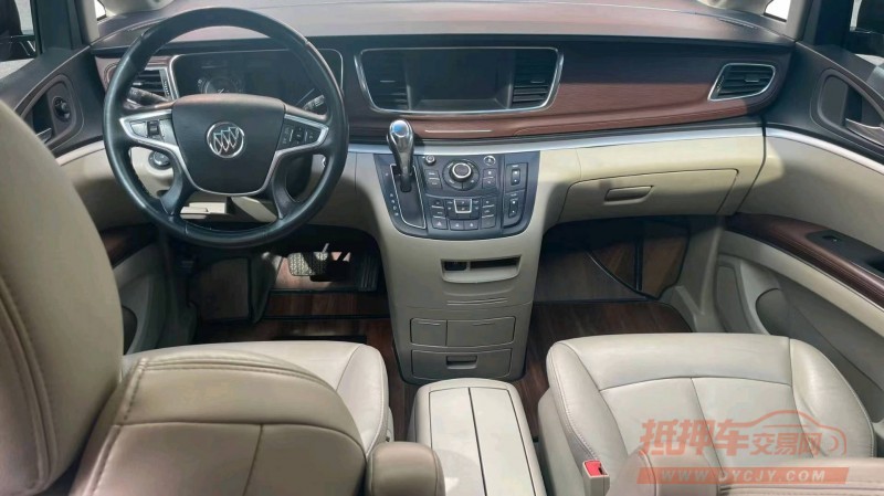 保定17年别克GL86