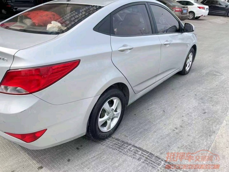 济南14年现代瑞纳2