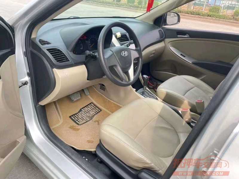 济南14年现代瑞纳3