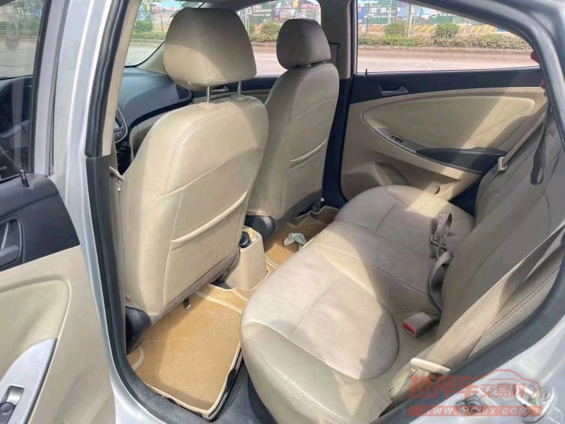 济南14年现代瑞纳4