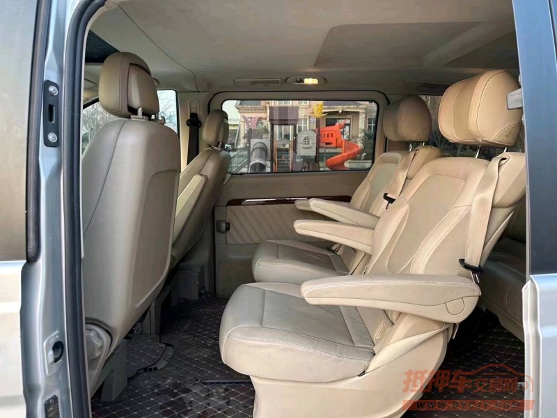 青岛11年奔驰唯雅诺5