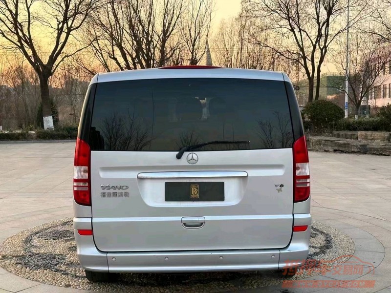 青岛11年奔驰唯雅诺7