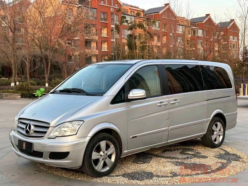 青岛11年奔驰唯雅诺6