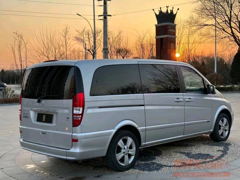 青岛11年奔驰唯雅诺8