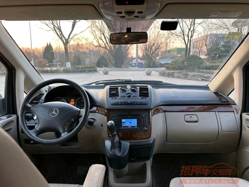 青岛11年奔驰唯雅诺9