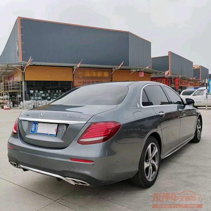 广州17年奔驰E8
